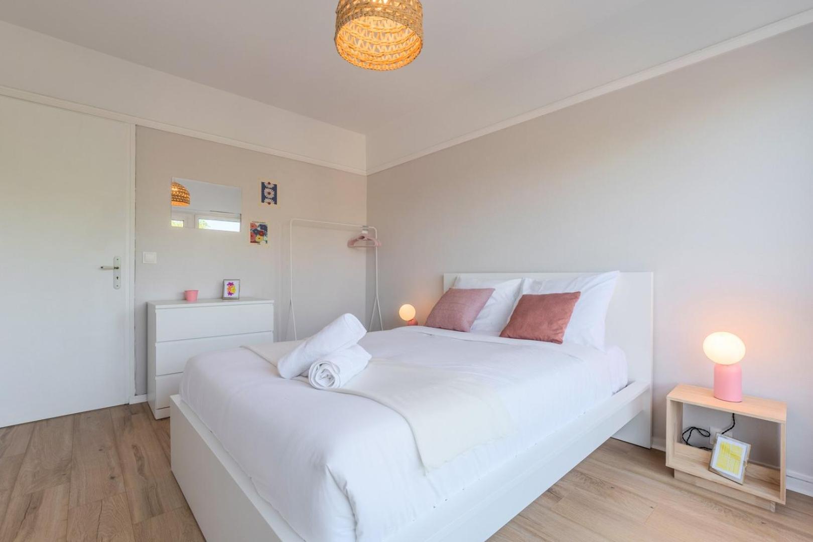Spacious 3 Bedroom Apartment & Private Parking! Lambersart Exteriör bild